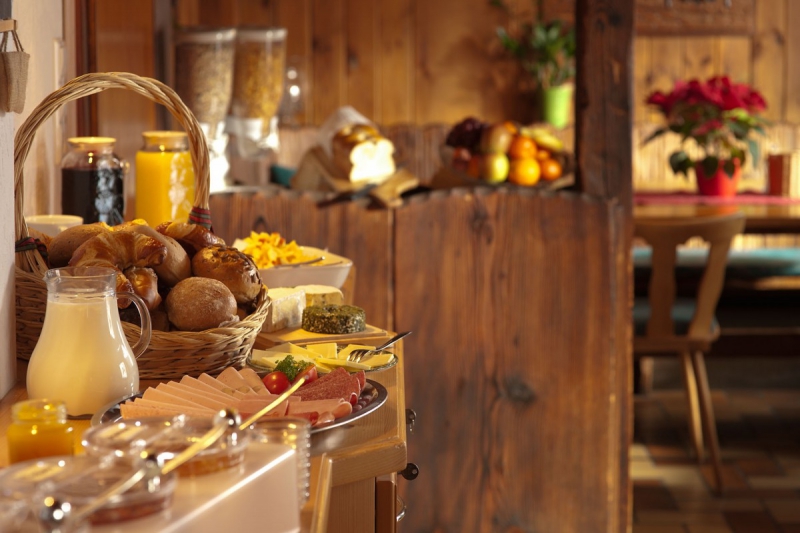 brasserie-ST DALMAS LE SELVAGE-min_breakfast_buffet_food_restaurant_meal_hotel_plate_fresh-718745